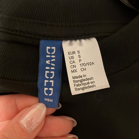 H&M Black Top with Zipper - Picture 3 of 3